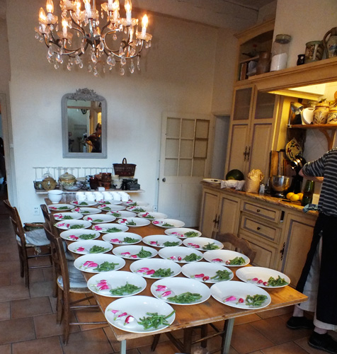 La table prête pour les amis La table prête pour les amis
