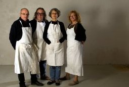 À la maison d'amis on met tous la main à la pâte