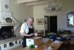 René dans la cuisine